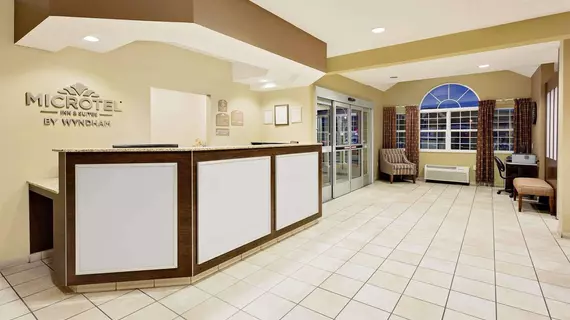 Microtel Inn & Suites by Wyndham Prairie du Chien | Wisconsin - Prairie Du Chien