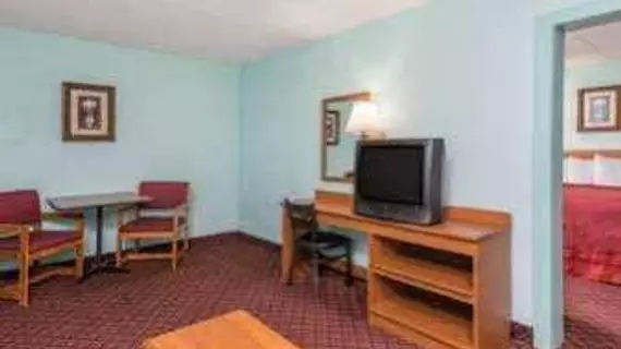 Days Inn & Suites Springfield on Interstate 44 | Missouri - Springfield (ve civarı) - Springfield