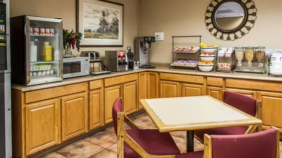 SUBURBAN EXTENDED STAY HOTEL EAST | New Mexico - Albuquerque (ve civarı) - Albuquerque