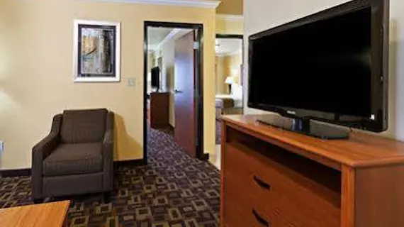 Holiday Inn Express Hotel & Suites Austin - Highway 620 & 183 | Teksas - Austin (ve civarı) - Austin