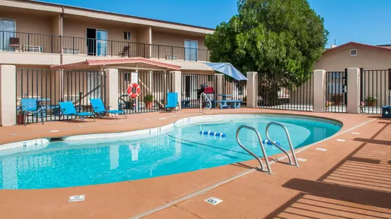 ECONO LODGE INN & SUITES | New Mexico - Socorro