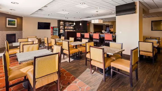 Best Western Plus Desert Poppy Inn | Kaliforniya - Los Angeles County - Lancaster (ve civarı)