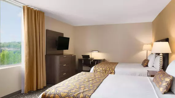 Travelodge Hotel Niagara Falls Fallsview | Ontario - Niagara Regional Belediyesi - Niagara Şelalesi (ve civarı), Kanada - Niagara Şelalesi