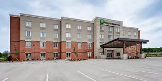 Holiday Inn Express & Suites Great Bend