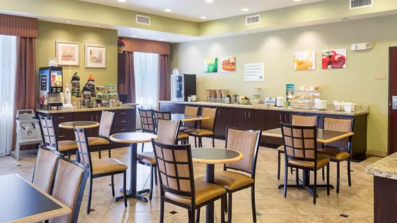 Quality Inn & Suites La Porte | Teksas - Houston (ve civarı) - La Porte