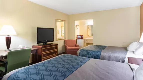 Econo Lodge Town Center | Virginia - Norfolk - Virginia Beach (ve civarı) - Virginia Beach