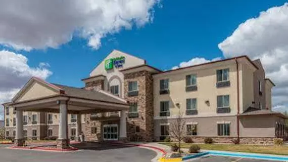 Holiday Inn Express and Suites Vernal Dinosaurland | Utah - Vernal (ve civarı) - Vernal