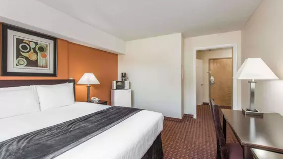 Days Inn and Suites Groton Near the Casinos | Connecticut - Mystic - New London (ve civarı) - Groton