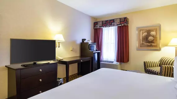 Quality Inn and Suites | Ohio - Cleveland (ve civarı) - Oakwood Village