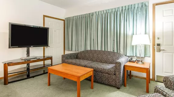 Econo Lodge Tomah | Wisconsin - Black River Şelaleleri (ve civarı) - Tomah