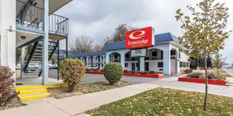 Econo Lodge Inn & Suites Logan