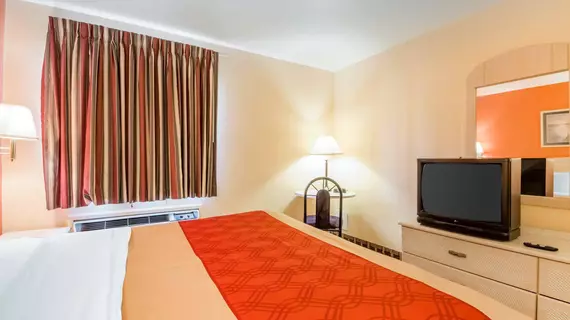 Econo Lodge Inn & Suites Tulsa | Oklahoma - Tulsa (ve civarı) - Tulsa