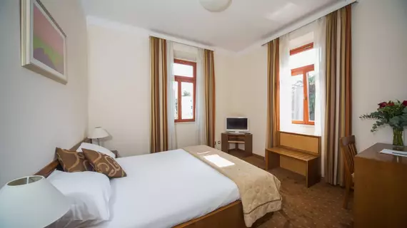 Hotel Zagreb | Dubrovnik-Neretva - Dubrovnik (ve civarı) - Dubrovnik - Lapad