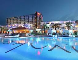 Ushuaia Ibiza Beach Hotel - Adults Only | Balearic Adaları - İbiza Adası - Sant Josep de sa Talaia - Playa d'en Bossa