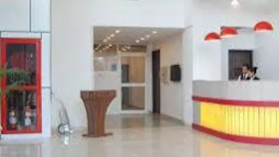 Xenious World Square Hotel | Batı Delhi - Ulusal Eyalet Başkenti Delhi - Delhi (ve civarı) - Noida