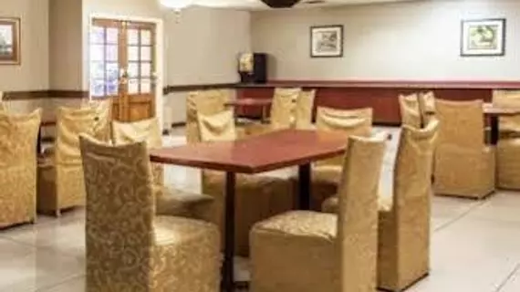 Knights Inn – Toronto East | Ontario - Toronto (ve civarı) - Scarborough - Scarborough