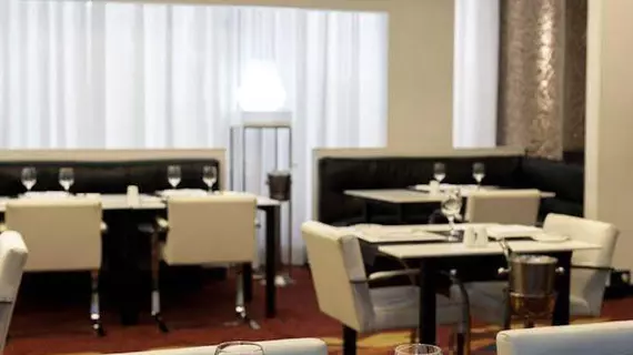 Hilton Madrid Airport | Madrid Özerk Topluluğu - Madrid (ve civarı) - Madrid