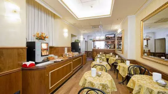 Hotel Marco Polo Rome | Lazio - Roma (ve civarı) - Roma Kent Merkezi - Rione XVIII Castro Pretorio