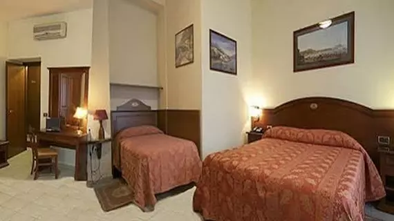 Hotel Pavone | Lombardy - Milano (ve civarı) - Milano