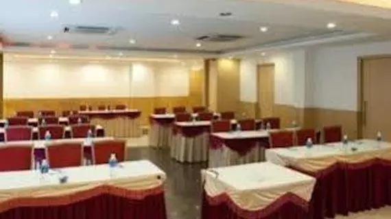 Hotel Trinity Isle | Karnataka - Bengaluru (ve civarı) - Bengaluru - Sheshadripuram