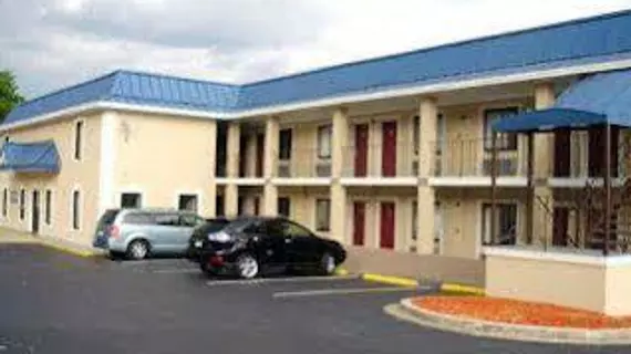 Rodeway Inn & Suites Fort Jackson | Güney Karolayna - Columbia (ve civarı) - Columbia