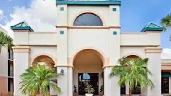 Travelodge Inn & Suites Orlando Airport | Florida - Orlando (ve civarı) - Orlando