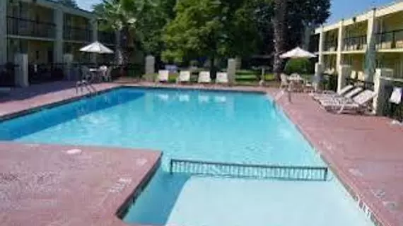 Quality Inn Midtown Savannah | Georgia - Savannah (ve civarı) - Savana - Midtown