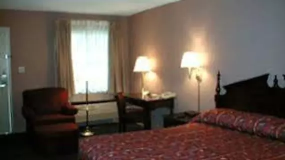 Moberly Inn & Suites | Missouri - Macon (ve civarı) - Moberly