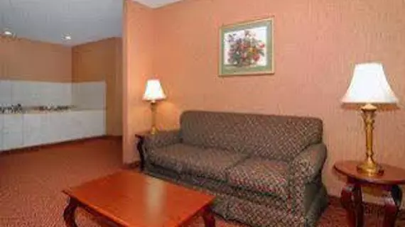 Quality Inn & Suites Meriden | Connecticut - Hartford (ve civarı) - Meriden