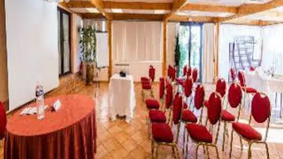 Hôtel Ariane | Provence - Alpes - Cote d'Azur - Bouches-du-Rhone (bölge) - Arles (ve civarı) - Fos-sur-Mer