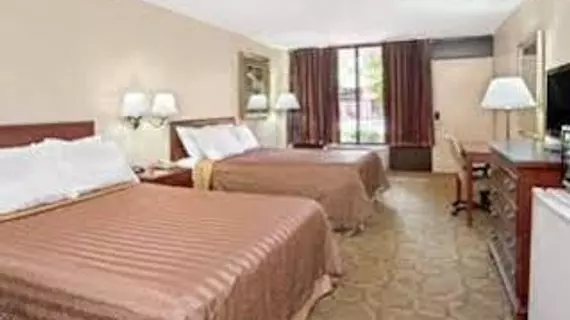 Travelodge Inn & Suites Orlando Airport | Florida - Orlando (ve civarı) - Orlando