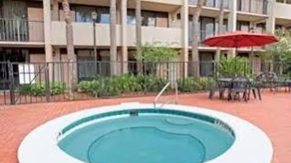 Travelodge Inn & Suites Orlando Airport | Florida - Orlando (ve civarı) - Orlando