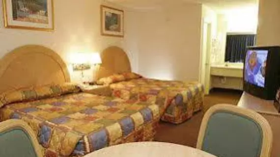 Clarion Inn & Suites | Florida - Orlando (ve civarı) - Lake Buena Vista - Disney's Maingate East