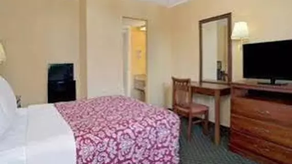 Days Inn Alexandria South | Virginia - İskenderiye - Huntington