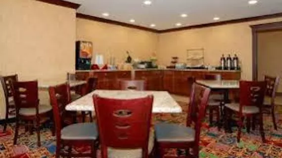 Quality Inn & Suites Meriden | Connecticut - Hartford (ve civarı) - Meriden