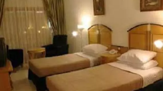 Dolphin Hotel Apartments | Dubai - Dubai