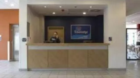 Travelodge Cardiff Atlantic Wharf | Galler - Monmouthshire - Cardiff (ve civarı) - Cardiff - Butetown