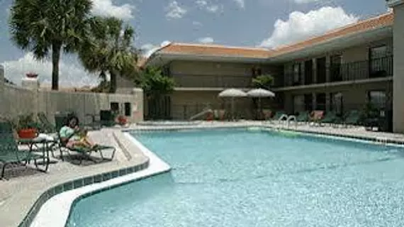 Clarion Inn & Suites | Florida - Orlando (ve civarı) - Lake Buena Vista - Disney's Maingate East