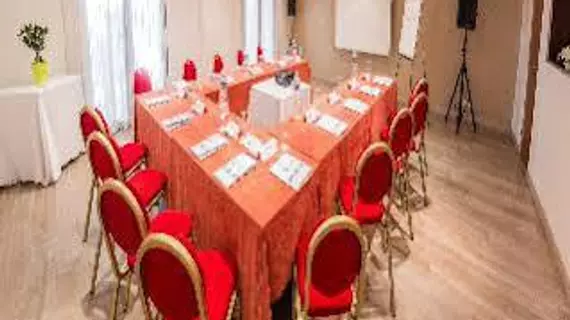 Hôtel Ariane | Provence - Alpes - Cote d'Azur - Bouches-du-Rhone (bölge) - Arles (ve civarı) - Fos-sur-Mer