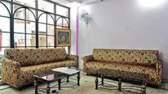 Hotel Golden Deluxe | Batı Delhi - Ulusal Eyalet Başkenti Delhi - Delhi (ve civarı) - Yeni Delhi - Karol Bagh