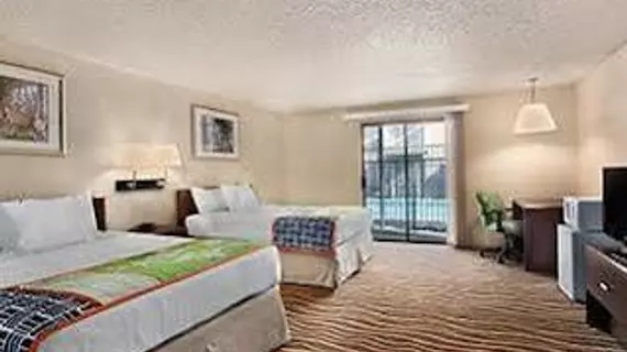 Howard Johnson Inn and Suites Tacoma | Washington - Tacoma (ve civarı) - Tacoma