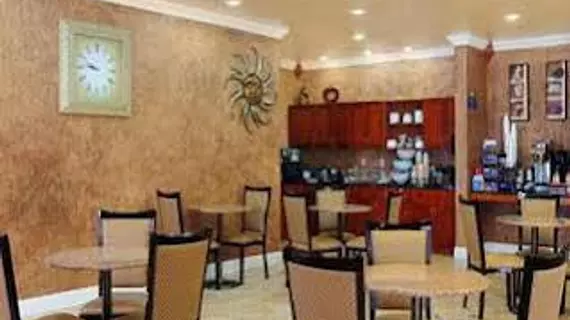 Days Inn & Suites McAlester | Oklahoma - McAlester (ve civarı) - McAlester