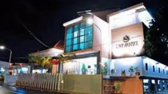 UNY Hotel | Yogyakarta Özel Bölgesi - Yogyakarta (ve civarı) - Depok