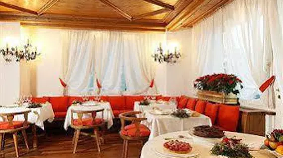 Hotel Cortina | Veneto - Belluno (vilayet) - Cortina d'Ampezzo - Cortina d'Ampezzo Tarihi Merkezi