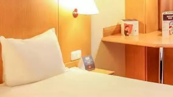 Ibis Madrid Alcala La Garena | Madrid Özerk Topluluğu - Madrid (ve civarı) - Alcala de Henares