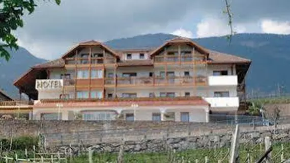 Hotel Christof | Trentino-Alto Adige - Güney Tirol (il) - Appiano Sulla Strada del Vino - Monticolo - St. Michael/San Michele