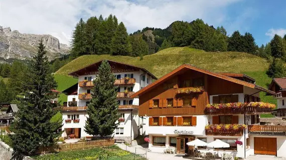 Hotel Genziana | Veneto - Belluno (vilayet) - Livinallongo del Col di Lana - Arabba