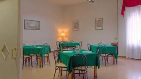 Hotel La Ruota Dei Pavoni | Marche - Ancona (vilayet) - Osimo