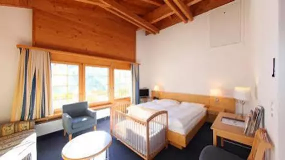 Apart- und Kinderhotel Muchetta | Maloja District - Graubuenden - Wiesen