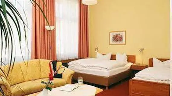 Hotel Pension Delta | Berlin (ve civarı) - Tempelhof-Schoeneberg - Diplomatic Quarter - Schoeneberg